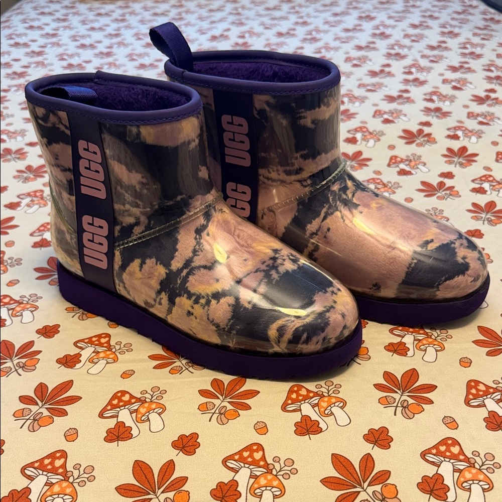 UGG woman’s Tie-Dye rain boots